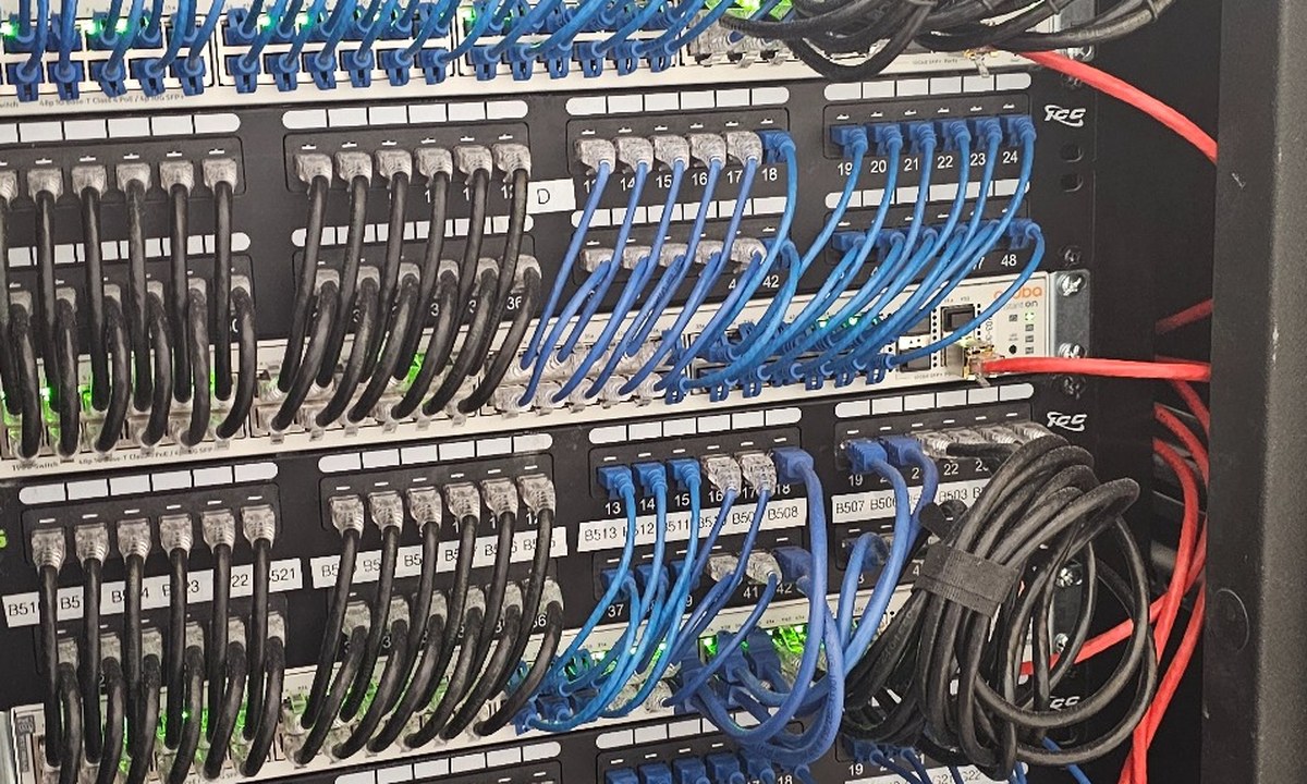 Network infrastructure rack